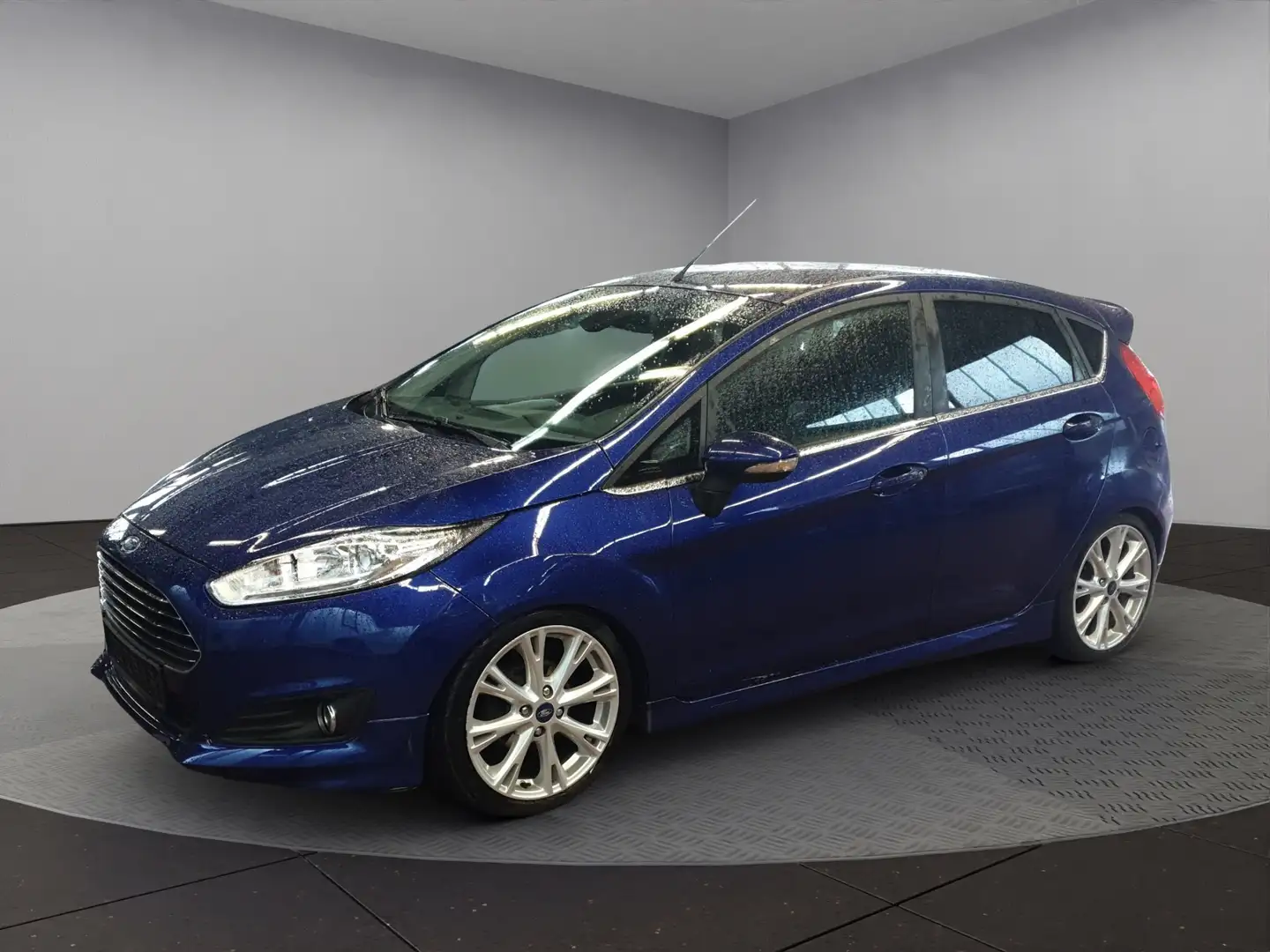 Ford Fiesta Titanium Blau - 1