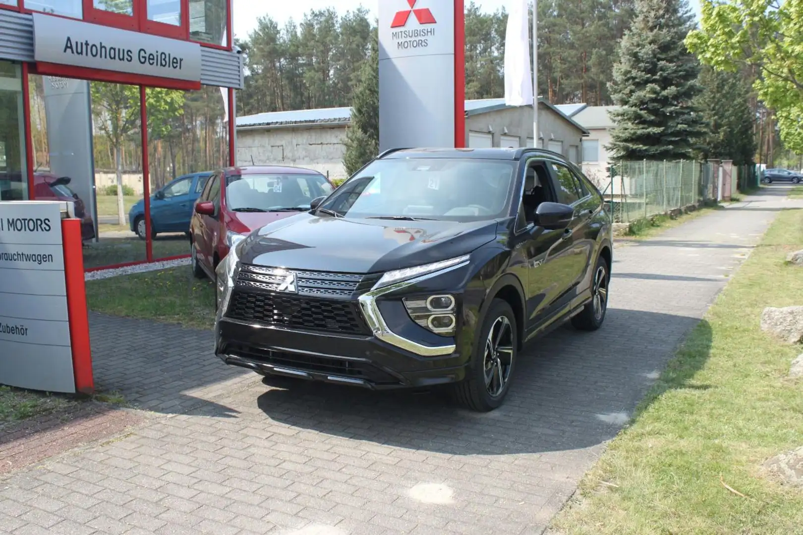 Mitsubishi Eclipse Cross Plug-in Hybrid Select 2.4 4WD AHK Noir - 1