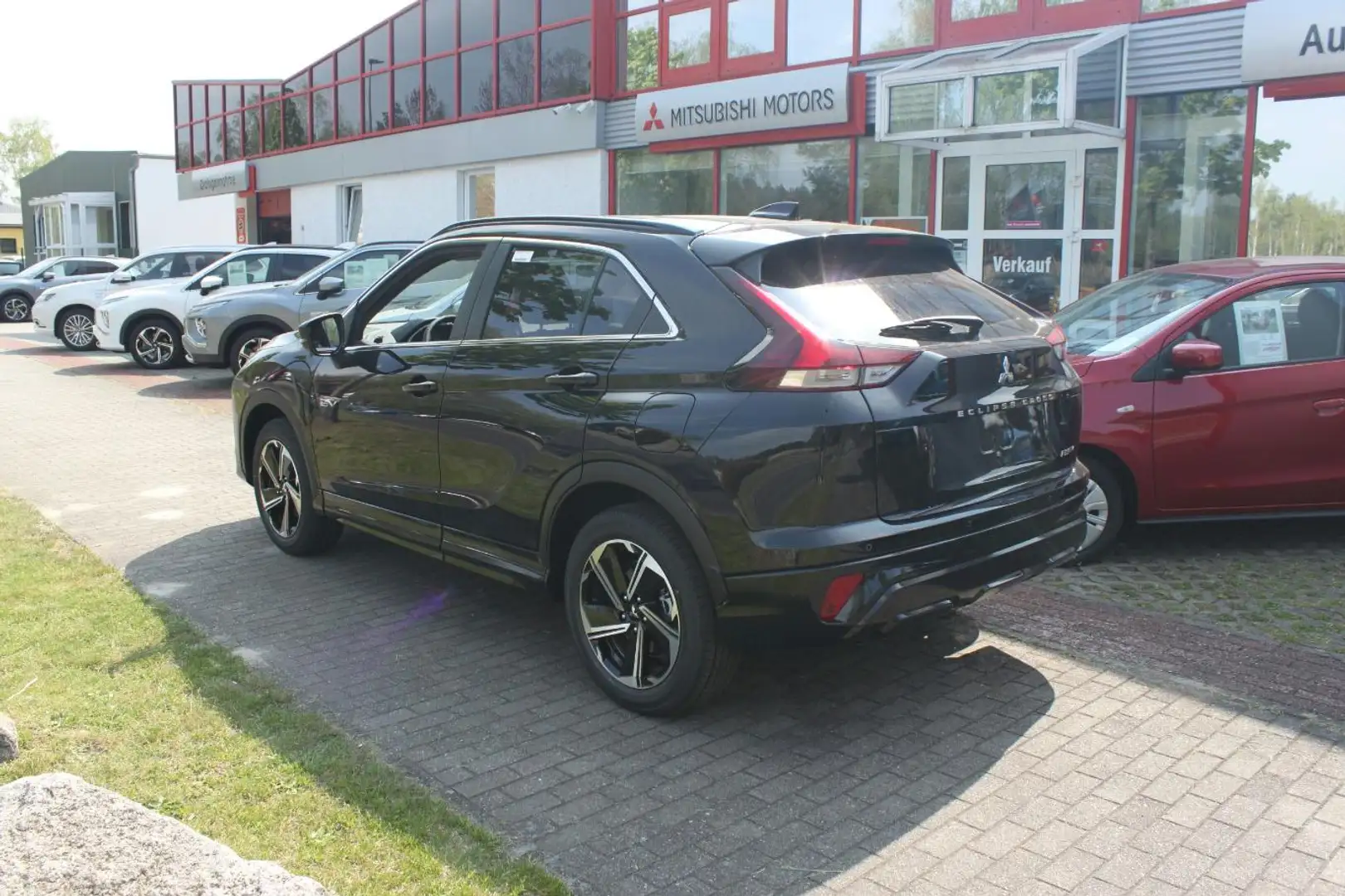 Mitsubishi Eclipse Cross Plug-in Hybrid Select 2.4 4WD AHK Noir - 2