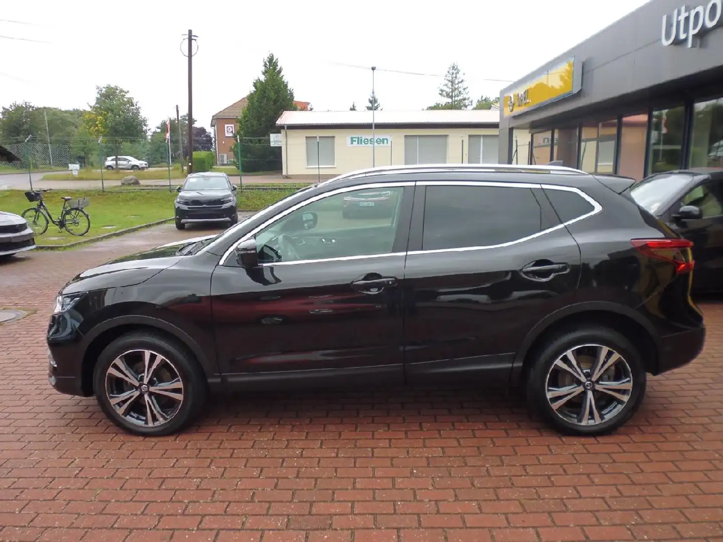 Nissan Qashqai N-Connecta 4x4 Schwarz - 2