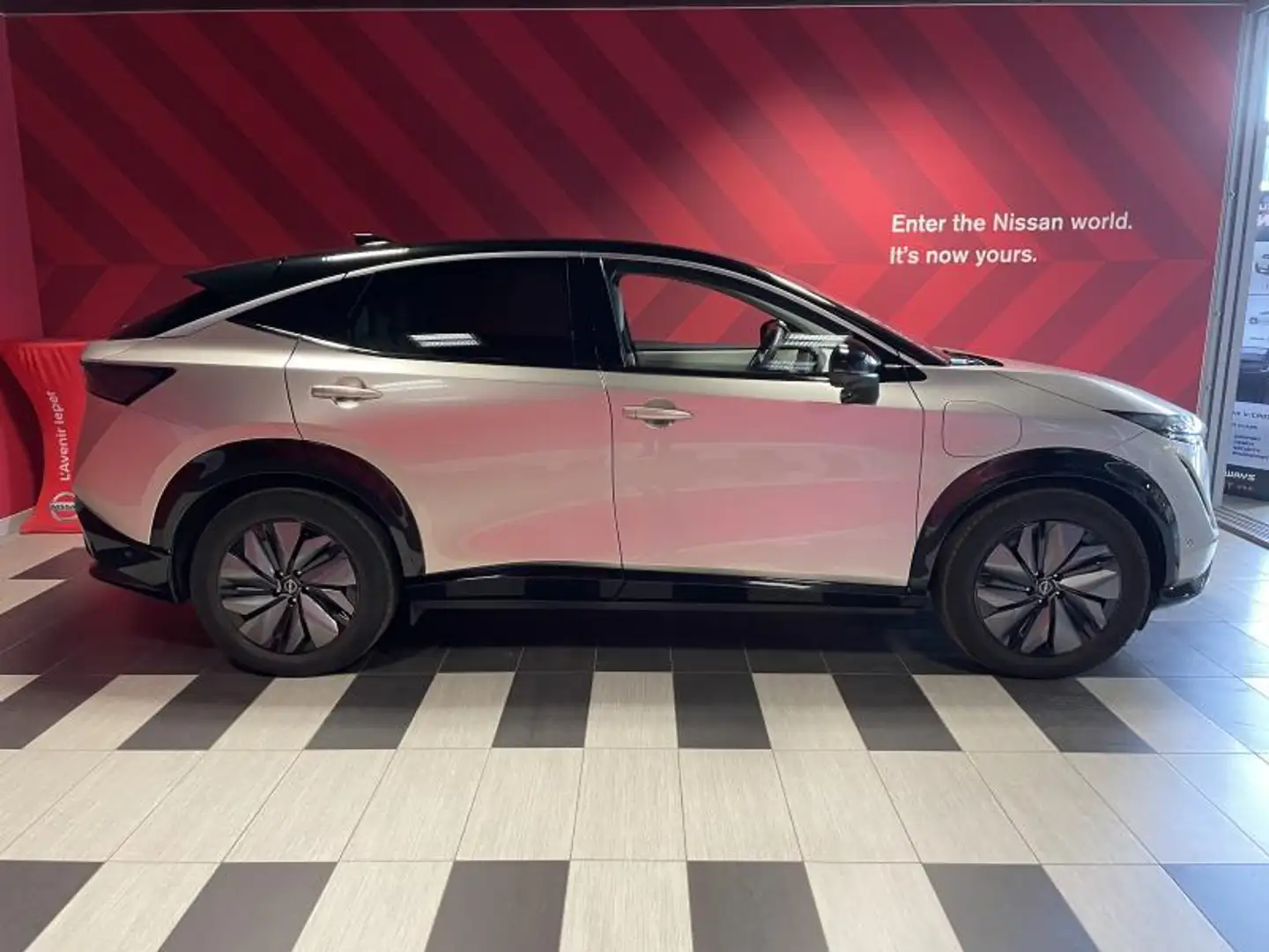 Nissan Ariya Evolve 87kWh + 22kW Charger Or - 2