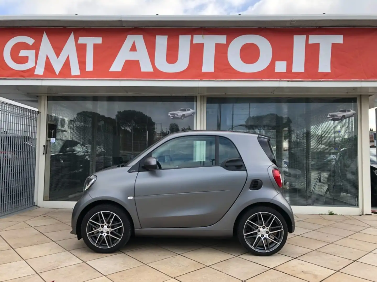 smart forTwo BRABUS 0.9 TWINAMIC TURBO XCLUSIVE GRAY MATT Gris - 2