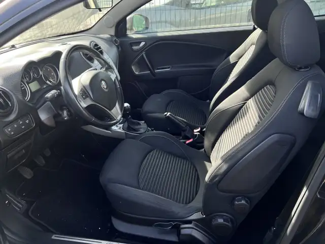 Alfa Romeo Mito view 3