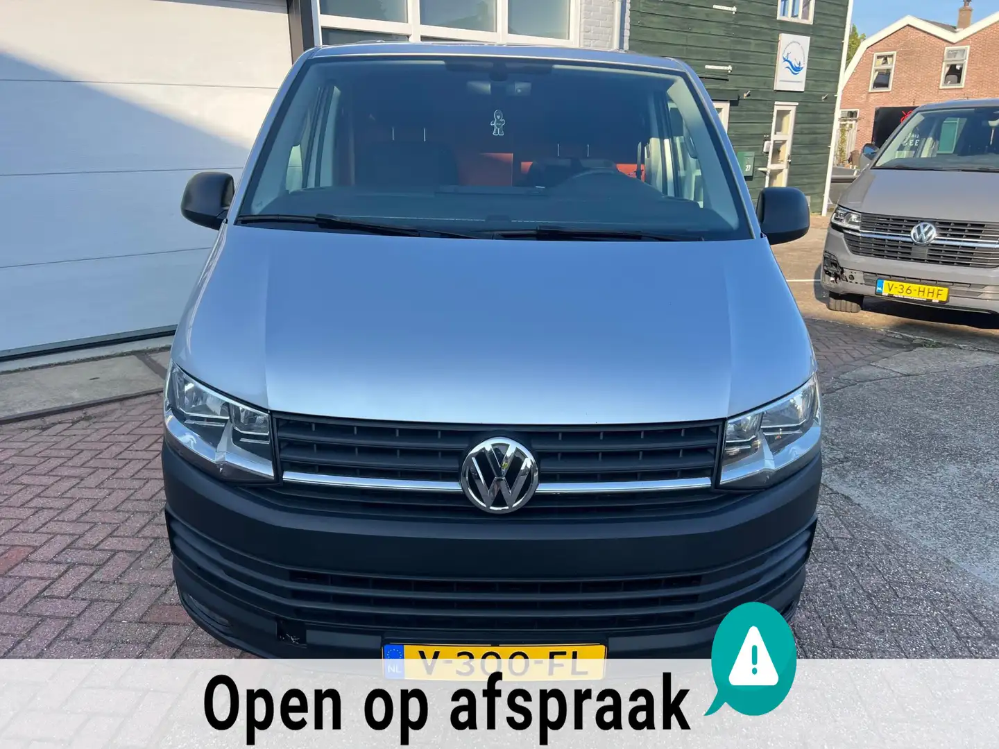 Volkswagen Transporter 2.0 TDI L1H1 Highline|Nieuwe Distributie|DSG|Cruis Zilver - 2