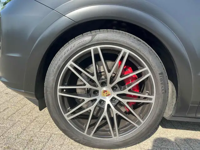 Porsche Cayenne view 7