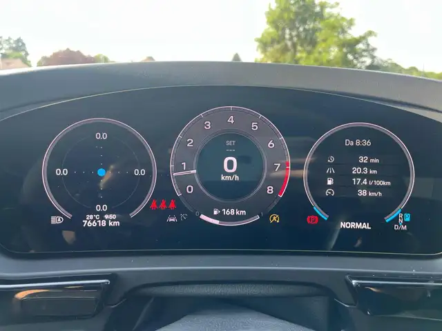 Porsche Cayenne view 9