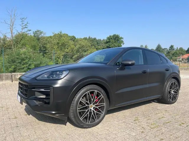 Porsche Cayenne view 3