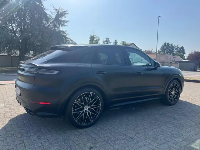 Porsche Cayenne view 8