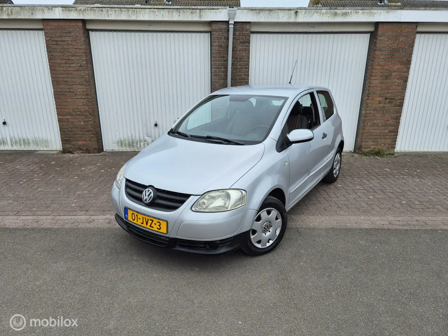 Volkswagen Fox 1.4 Origineel NL / Airco / Nieuwe APK Grau - 1