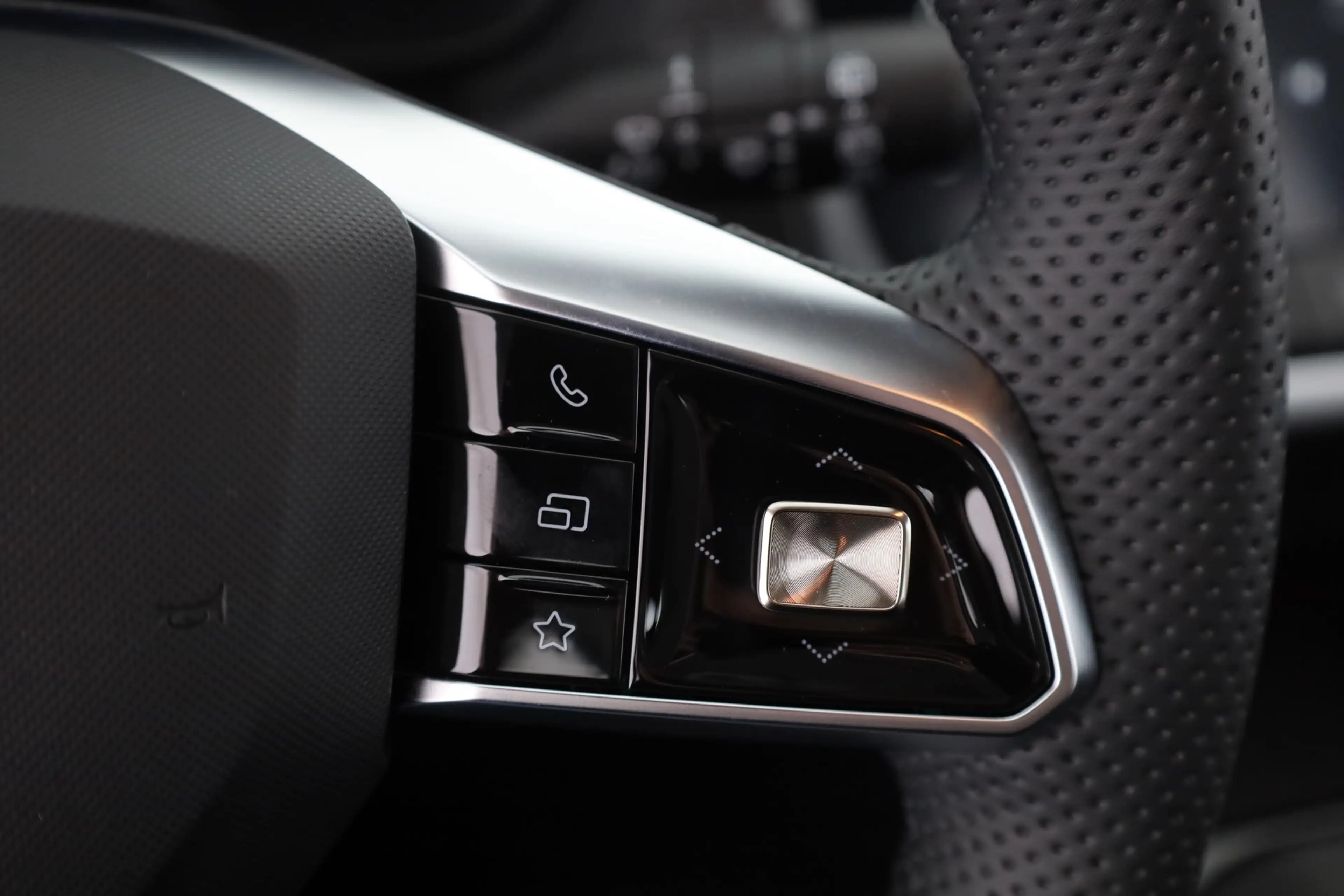MG ZS 1.5 Hybrid Comfort Aut. LED ACC Navi Kamera — photo 15