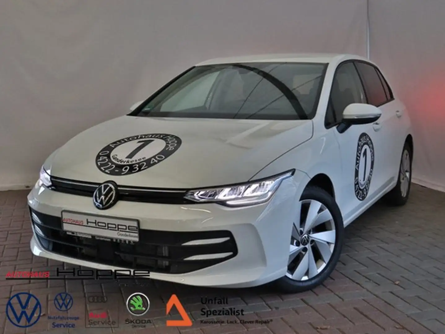 Volkswagen Golf VIII Life 1.5 l TSI ACC+RFK+NAVI Weiß - 1