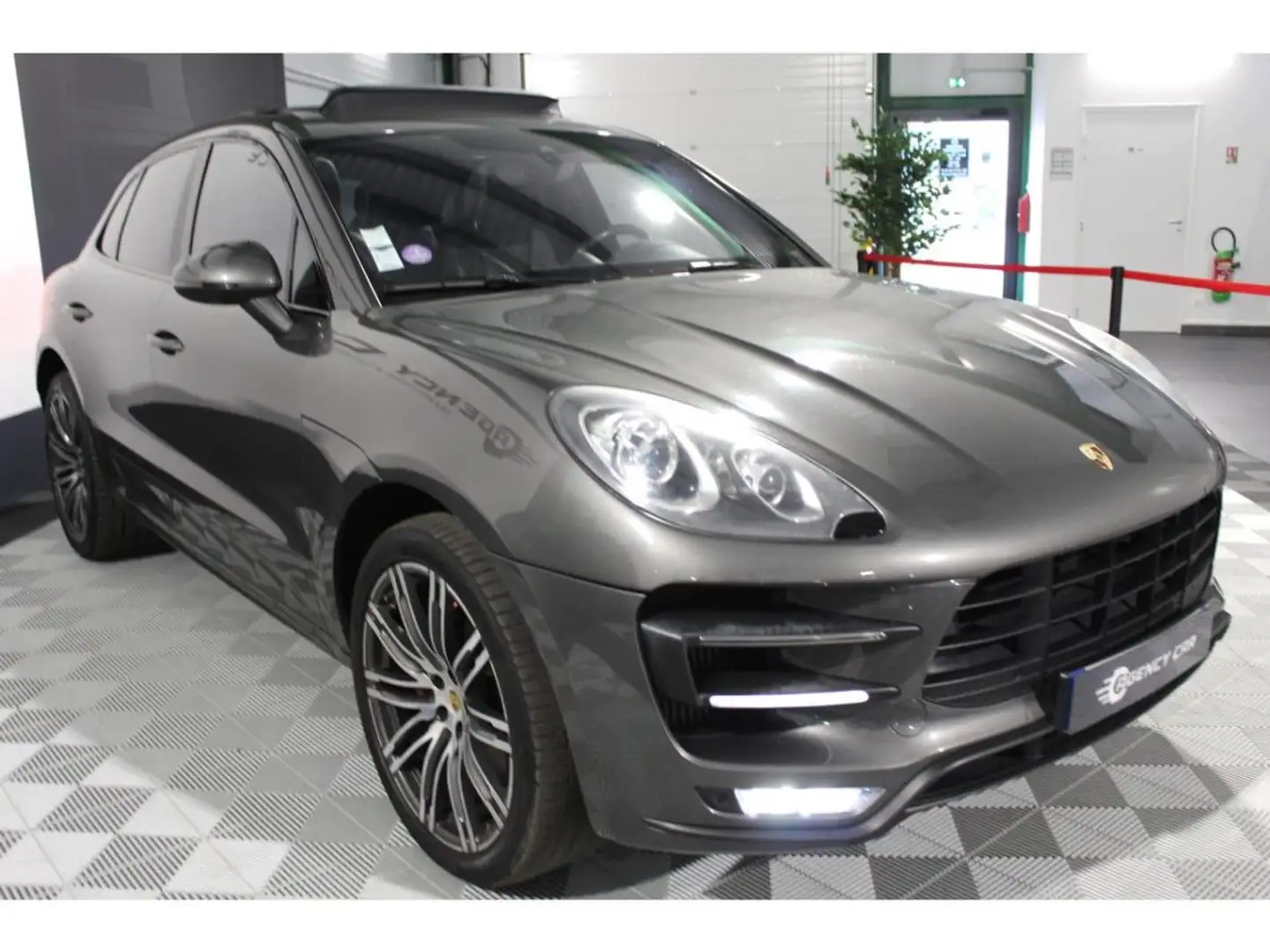 Porsche Macan 3.6i V6 TURBO 400CH BV PDK APPROVED Grau - 2