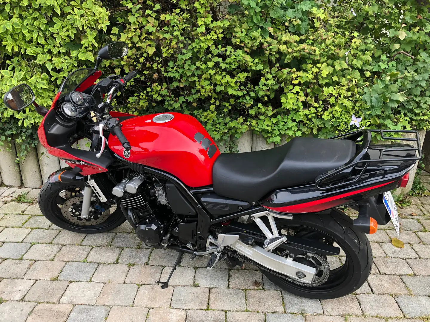 Yamaha FZS 600 Rojo - 1