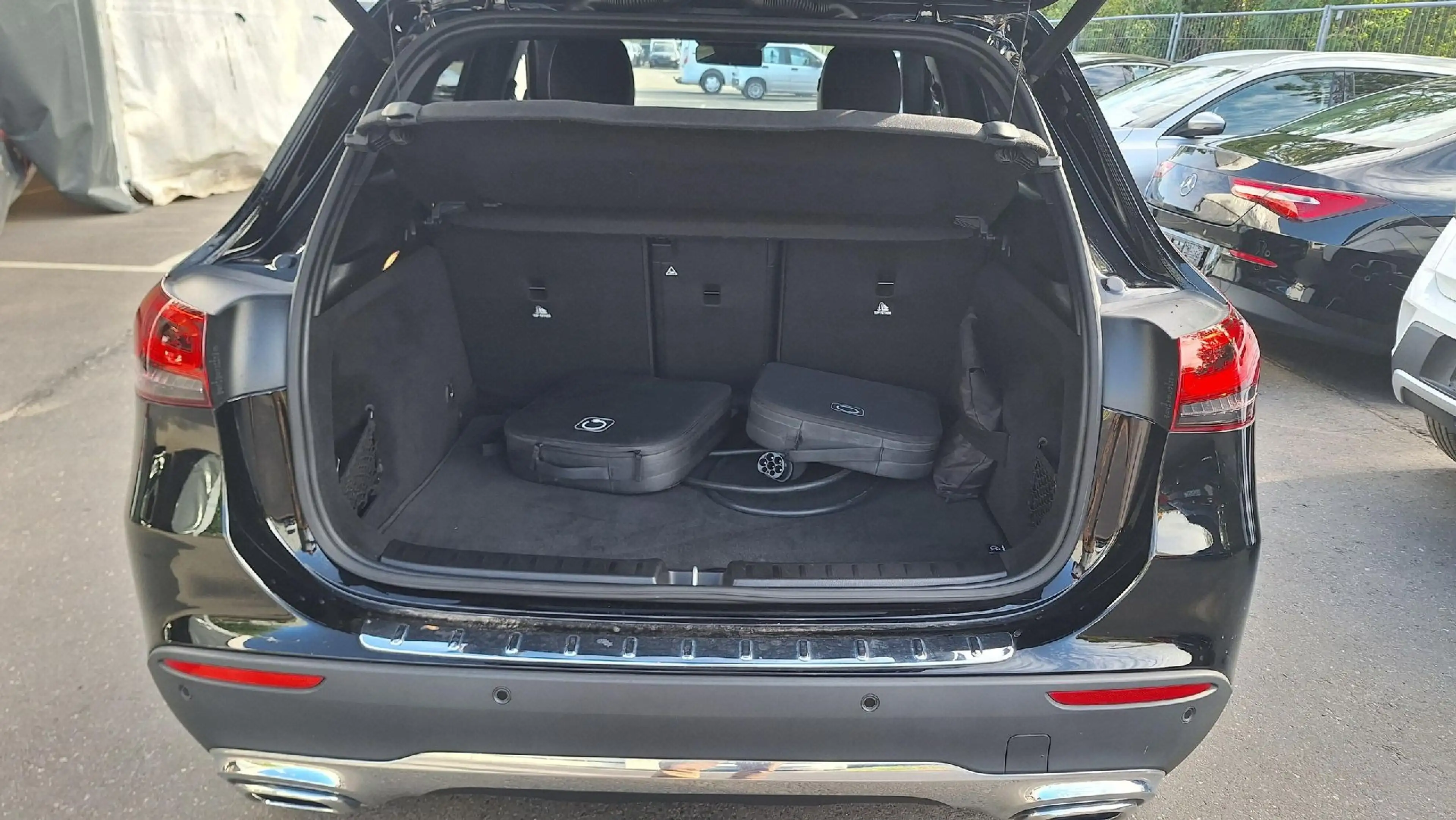 Mercedes-Benz G GLA 250e LED AHK Pano ACC Kamera Sound — photo 5