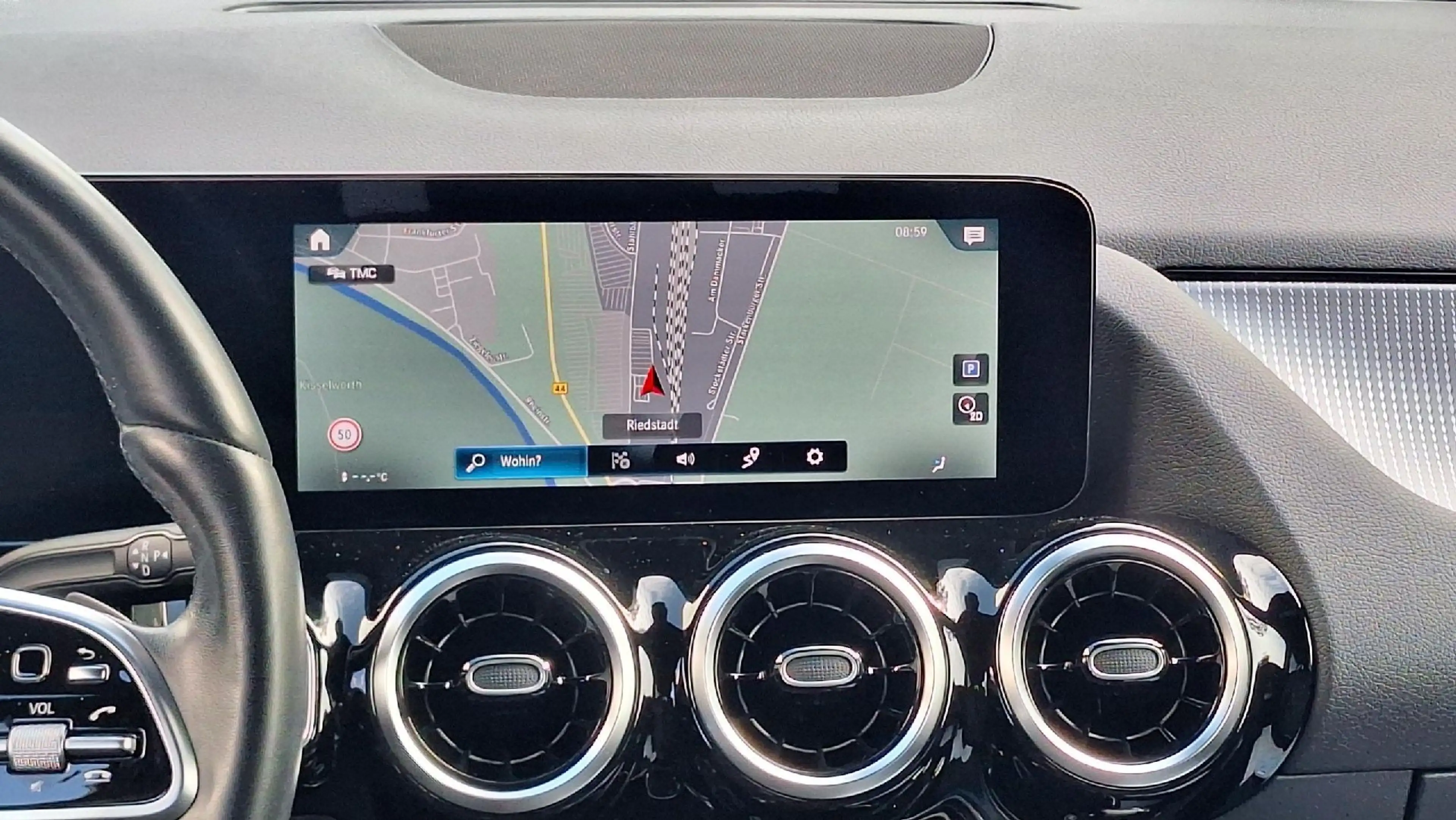 Mercedes-Benz G GLA 250e LED AHK Pano ACC Kamera Sound — photo 9