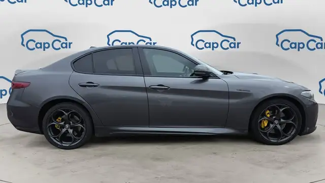 Alfa Romeo Giulia view 4