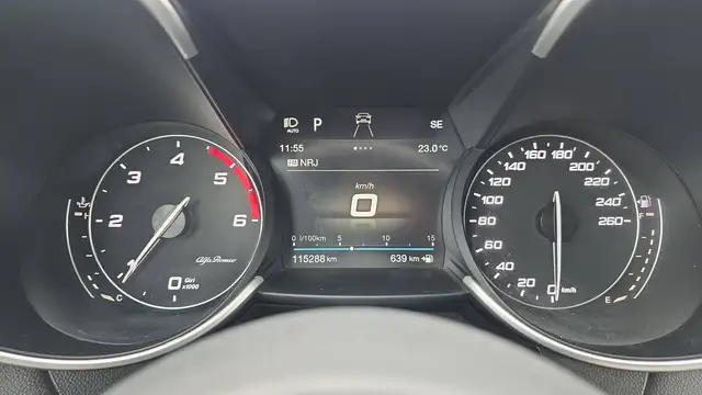 Alfa Romeo Giulia view 12