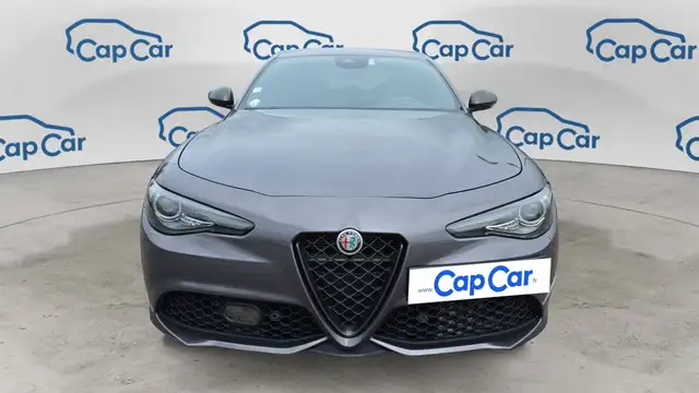Alfa Romeo Giulia view 5