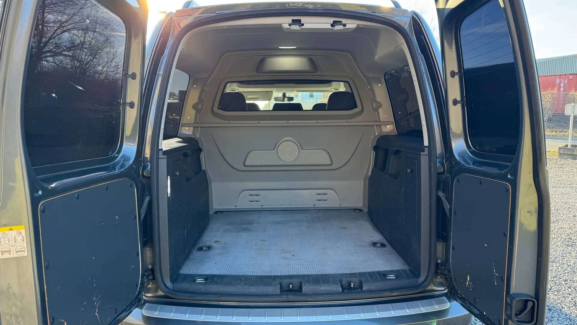 Volkswagen Caddy Caddy Maxi 2.0 TDi SCR Maxi Dark&Cool Gris - 2