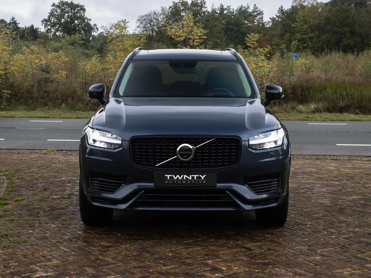Volvo XC90 2.0 T8 Recharge AWD R-Design|Pano|HUD|H&K|360°| — photo 1 of 40