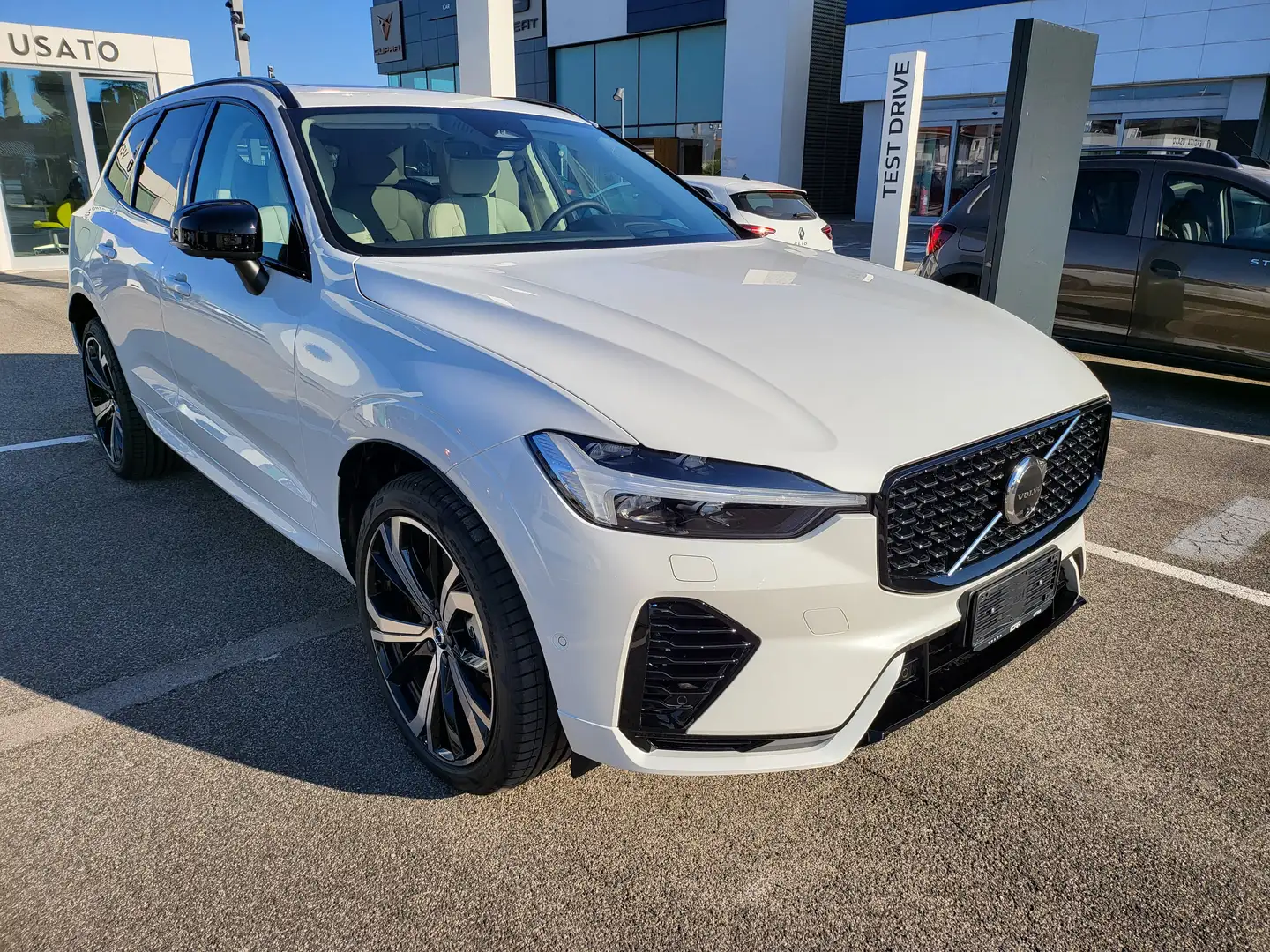 Volvo XC60 XC60 2.0 t6 recharge phev  Ultimate Dark awd auto Bianco - 2