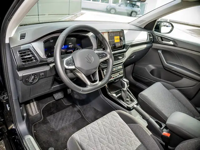 Volkswagen T-Cross view 3