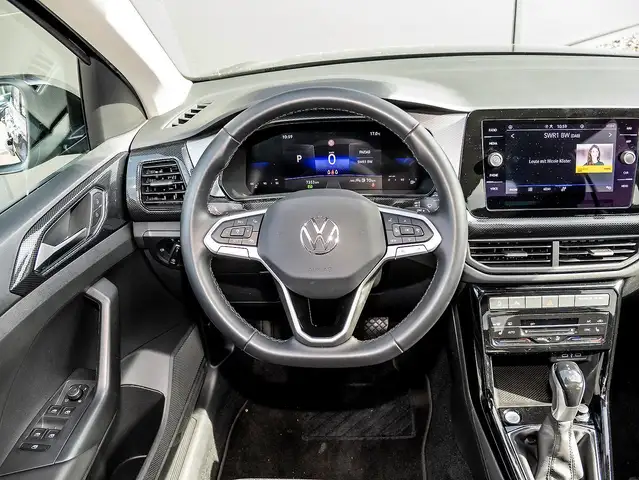 Volkswagen T-Cross view 9