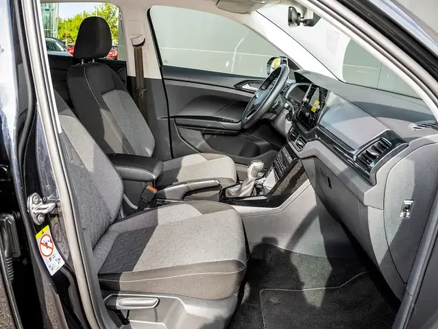 Volkswagen T-Cross view 4