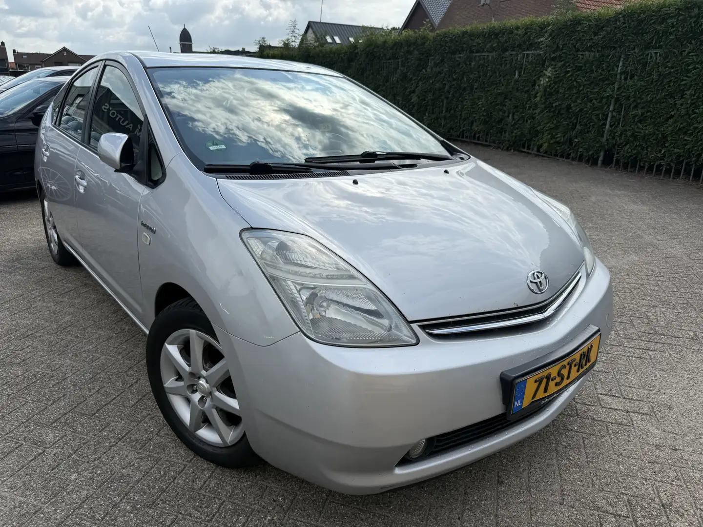 Toyota Prius 1.5 VVT-i Tech Edition NIEUWE ACCUPACK Gris - 1