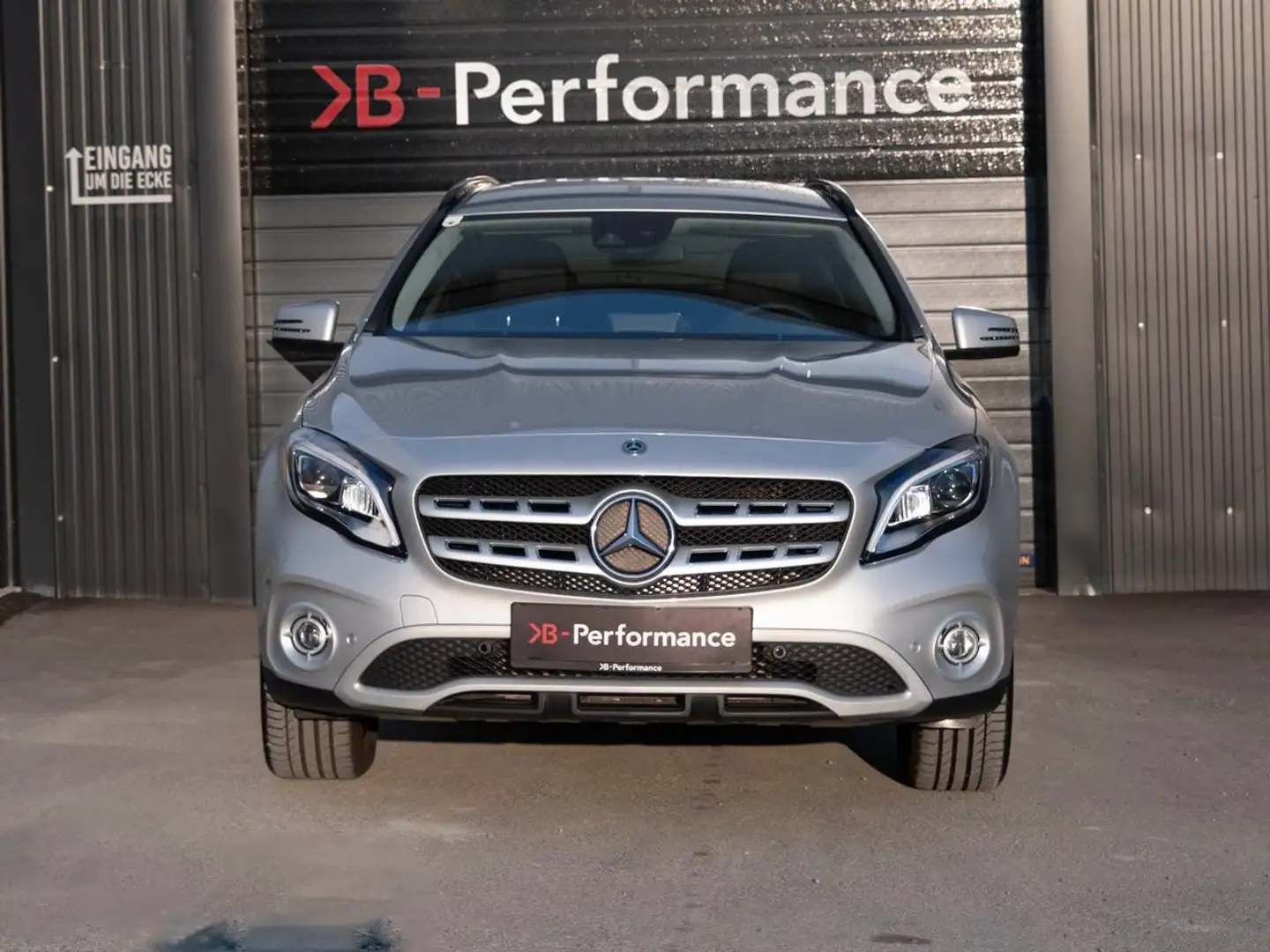 Mercedes-Benz GLA 180 d Aut. LED/Memory Paket/NAVI Grau - 2