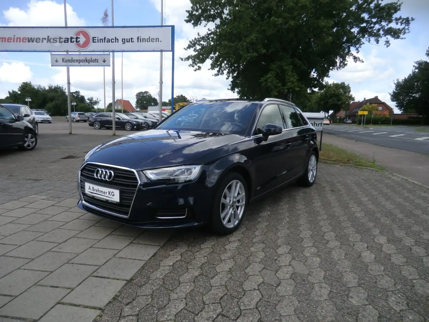 Audi A3 1.4 TFSI COD Sportback design SHZ MMI GRA APS Blau - 2