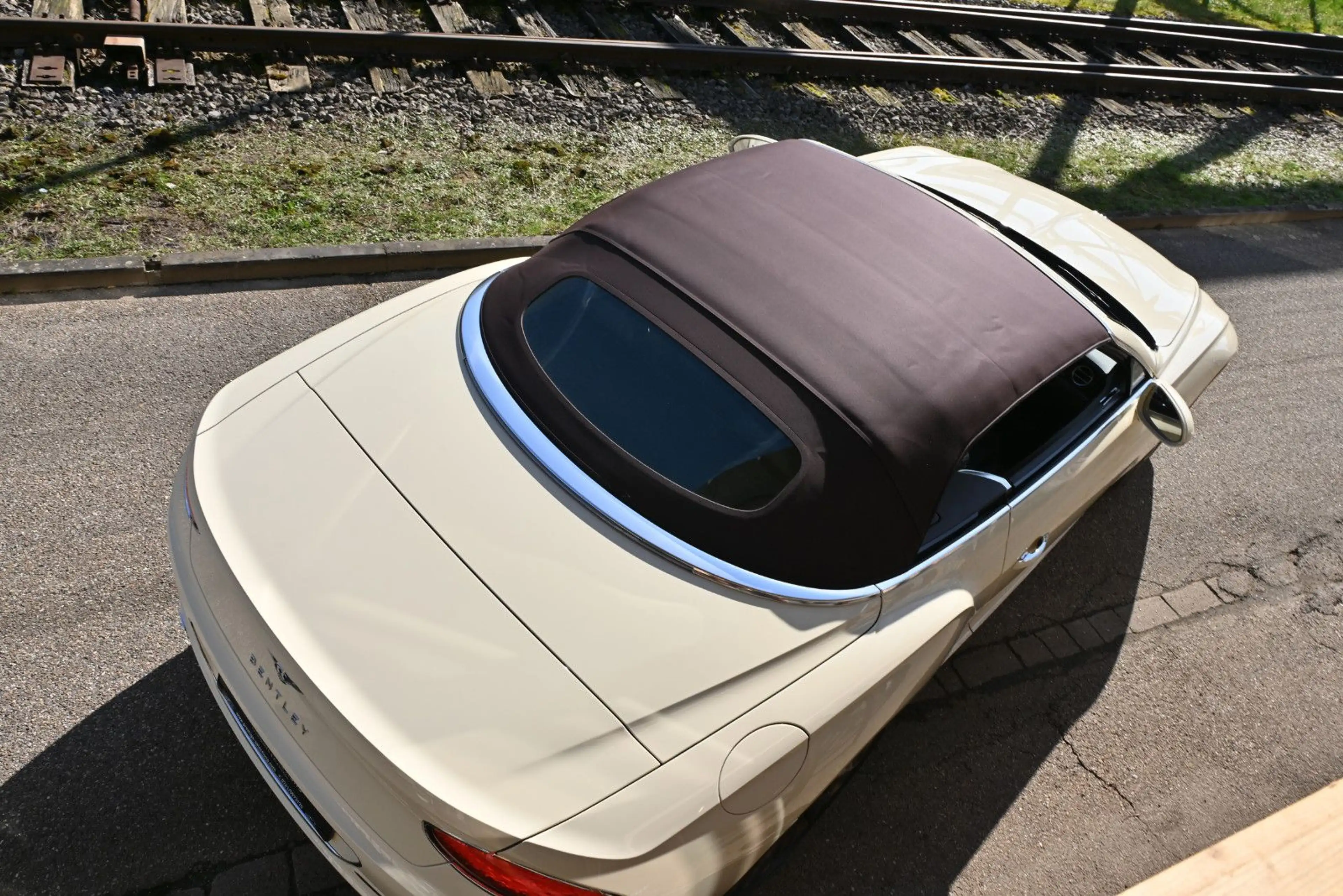 Bentley Continental GTC GTC V8 Azure/Voll!Neuwagen mit TZ!Einzelstück! — photo 9