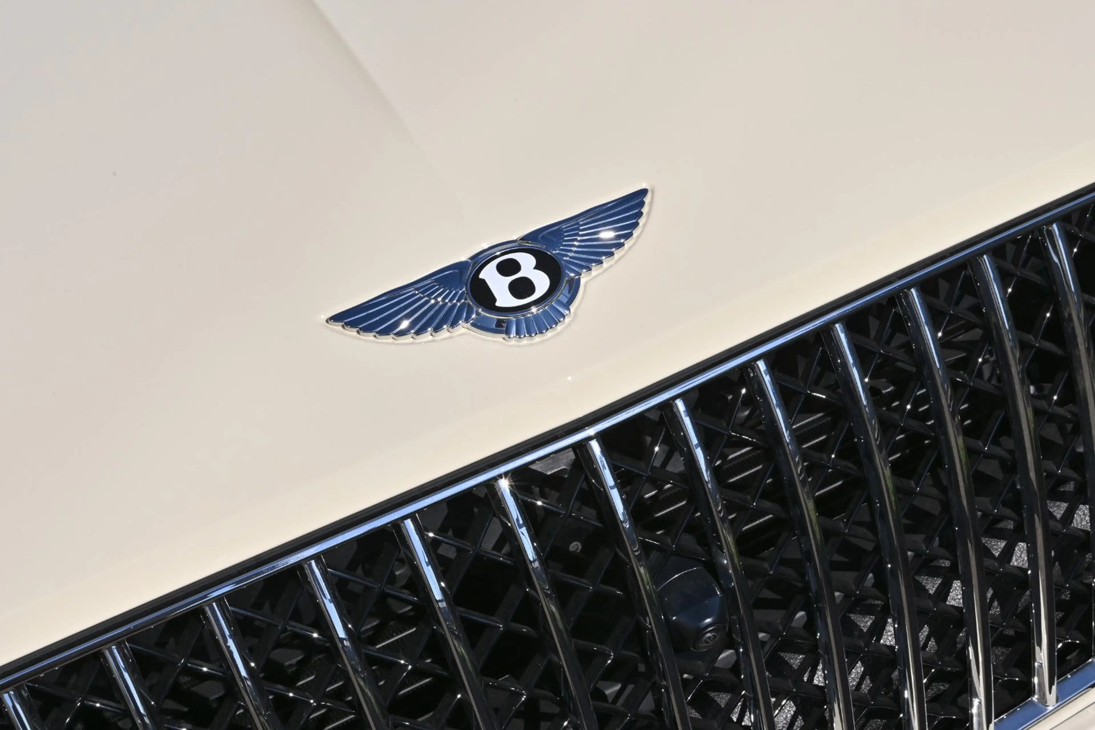 Bentley Continental GTC GTC V8 Azure/Voll!Neuwagen mit TZ!Einzelstück! — photo 3