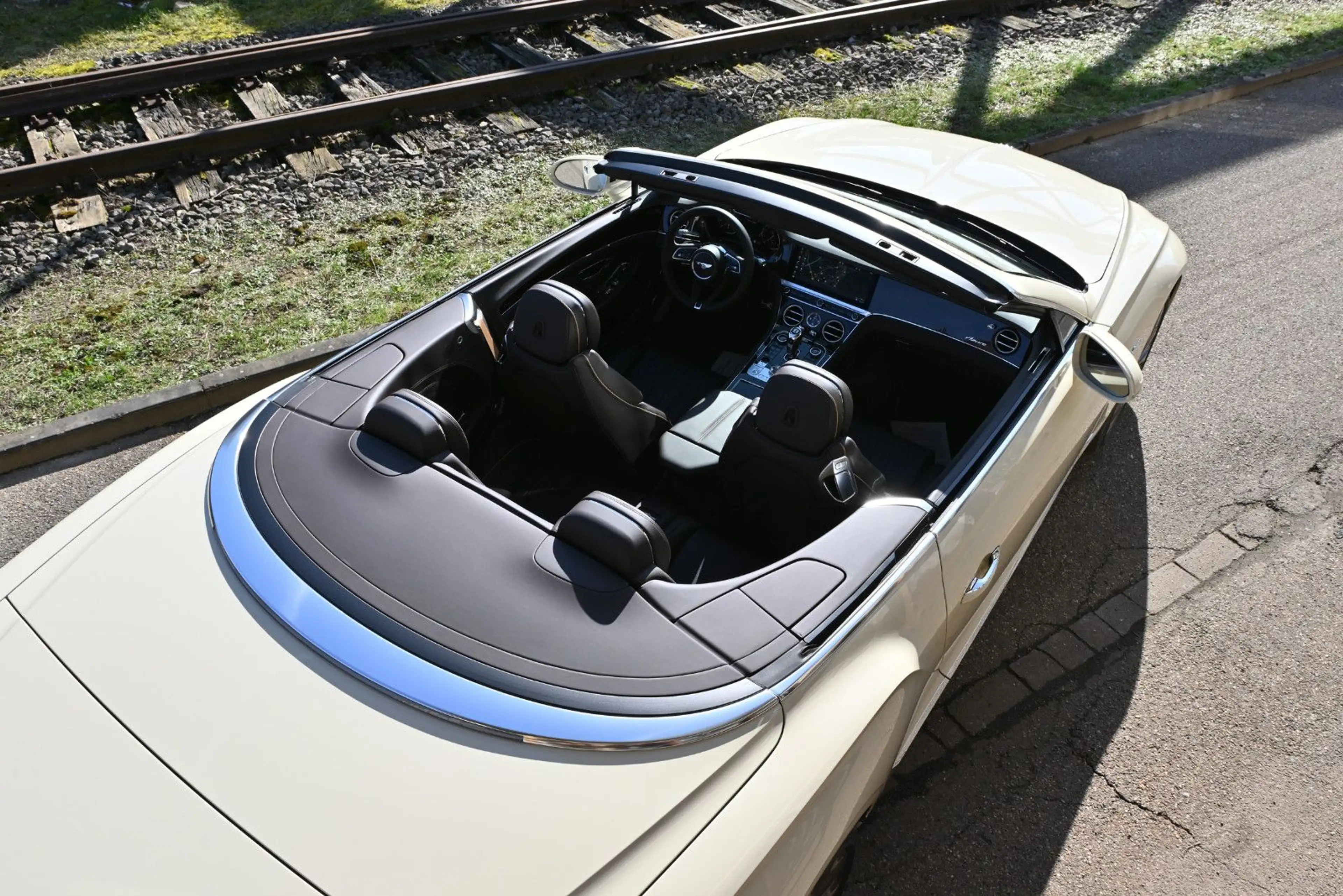 Bentley Continental GTC GTC V8 Azure/Voll!Neuwagen mit TZ!Einzelstück! — photo 7
