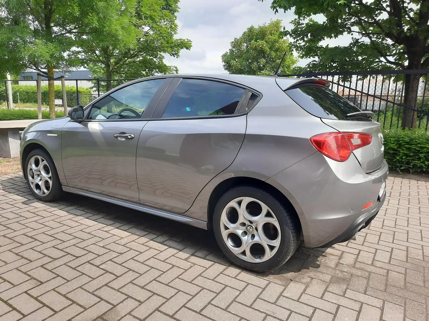 Alfa Romeo Giulietta Giulietta 1.6 JTDM 16V Veloce Gris - 1