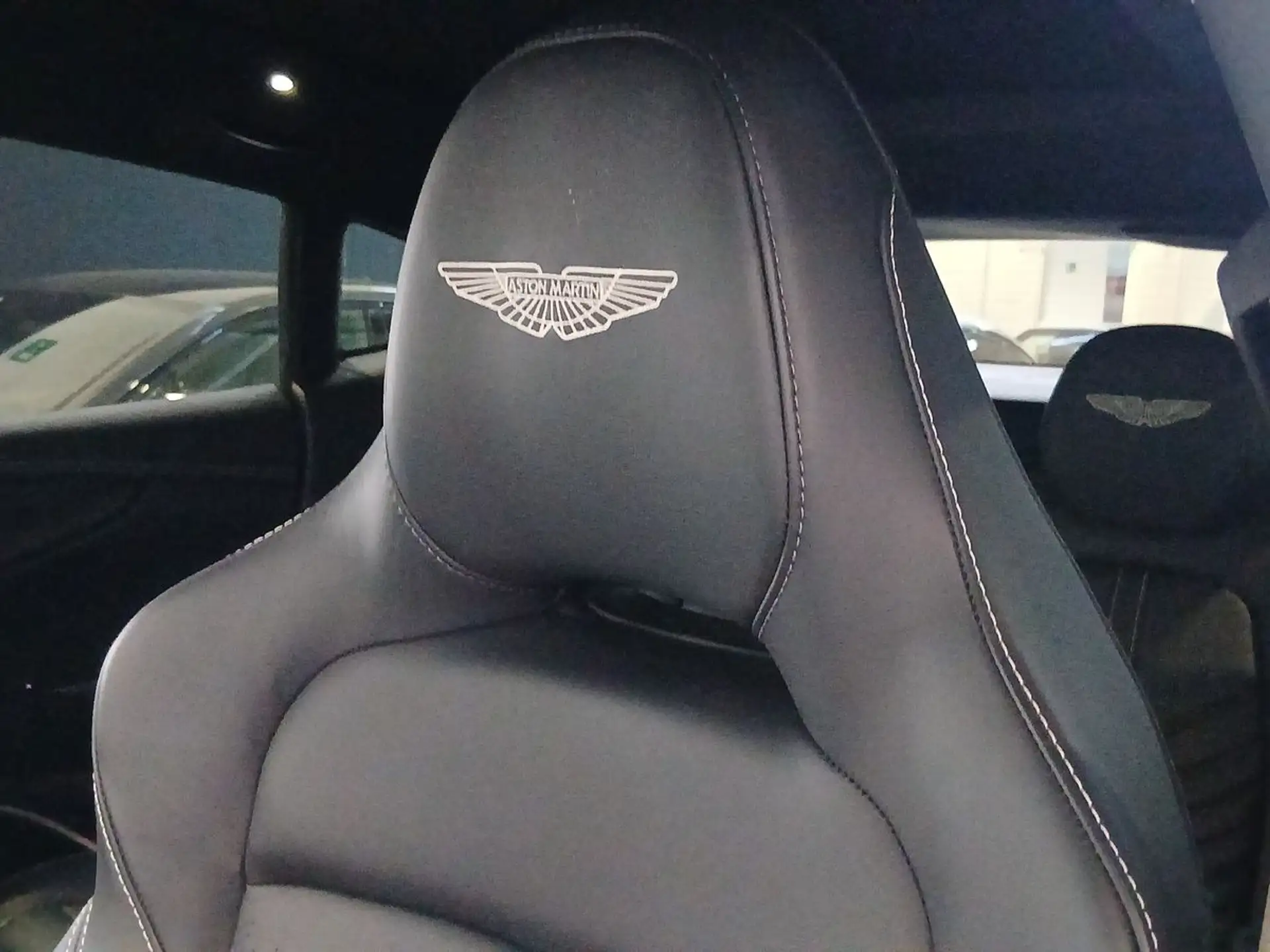 애스턴마틴 DBX 4.0 V8 2024 건메탈 사진 8