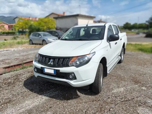Mitsubishi L200 L200 Cab V 2016 d.cab 2.4d Invite 4wd 154cv N1