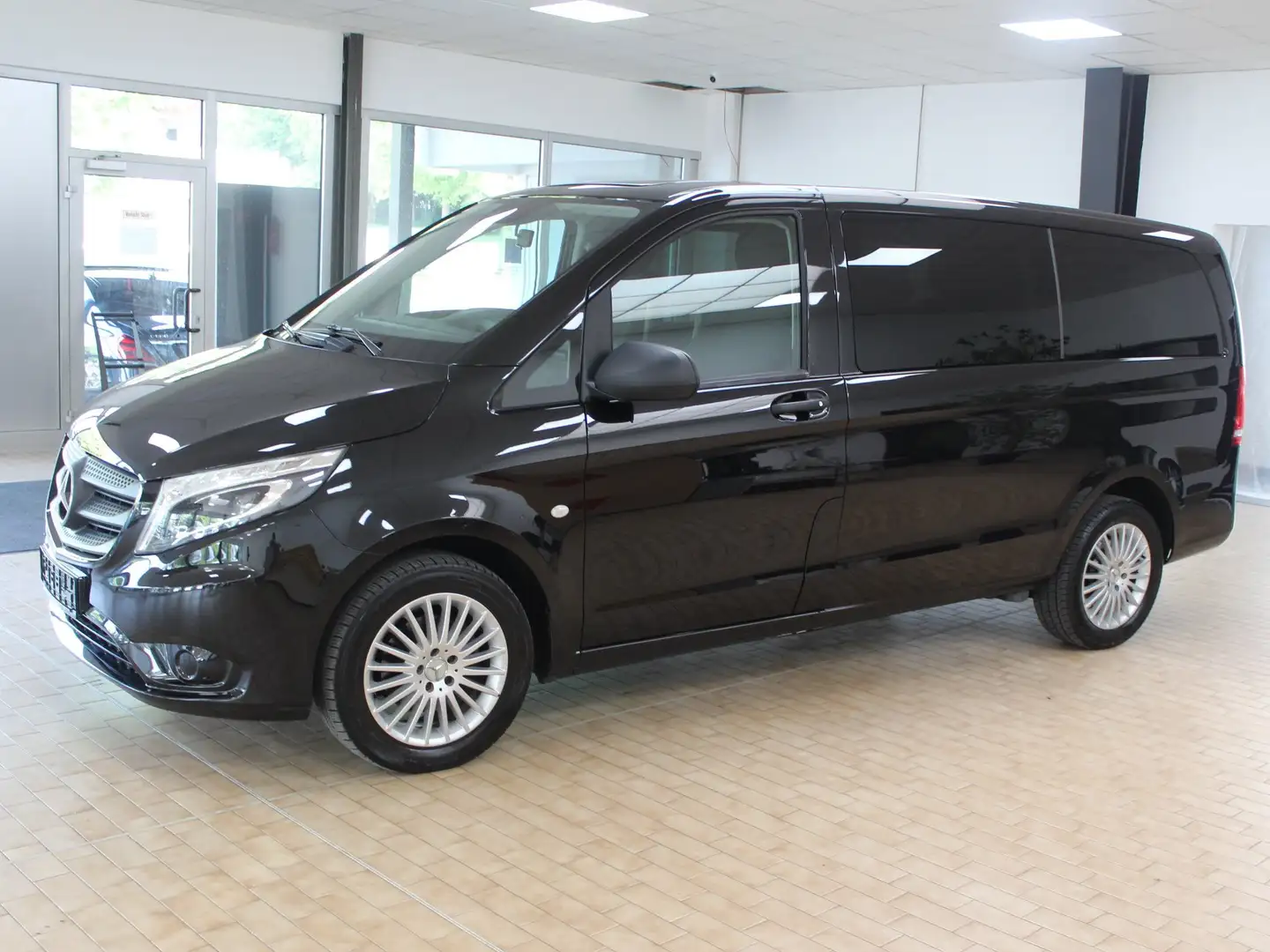 Mercedes-Benz Vito Vito 116CDI Lang 8Sitzer *2xKlima*Standheizung*LED Schwarz - 2