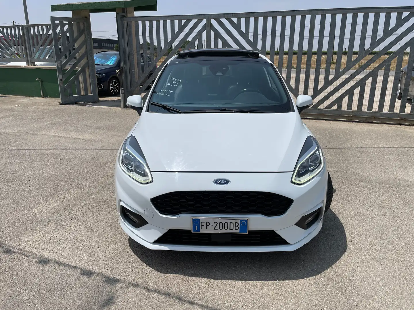 Ford Fiesta 3p 1.5 tdci ST-Line 120cv-TETTO-PELLE-NAVIGATORE Bianco - 2