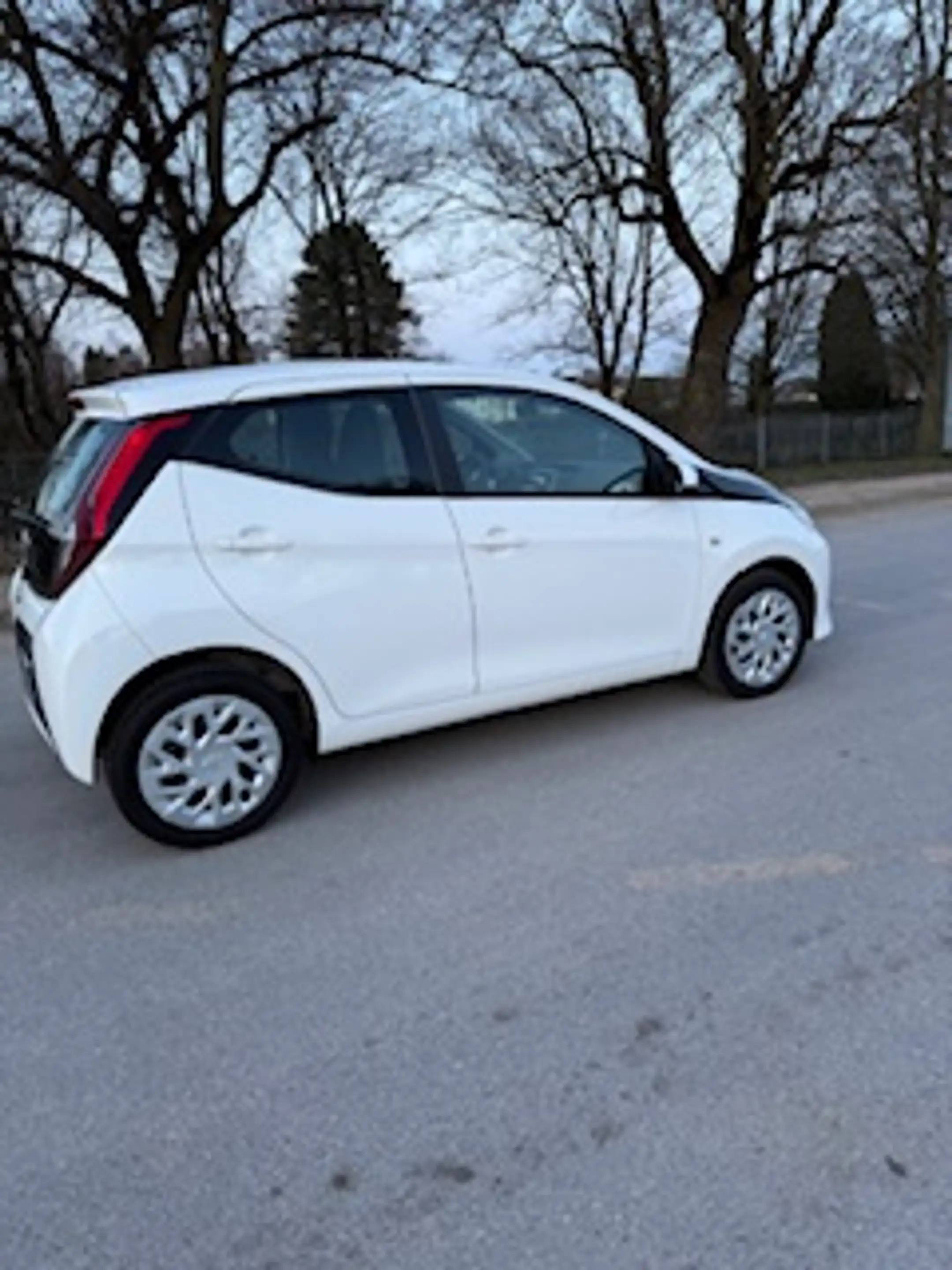 Toyota Aygo x-play Top Zustand Wenig gelaufen , — photo 8