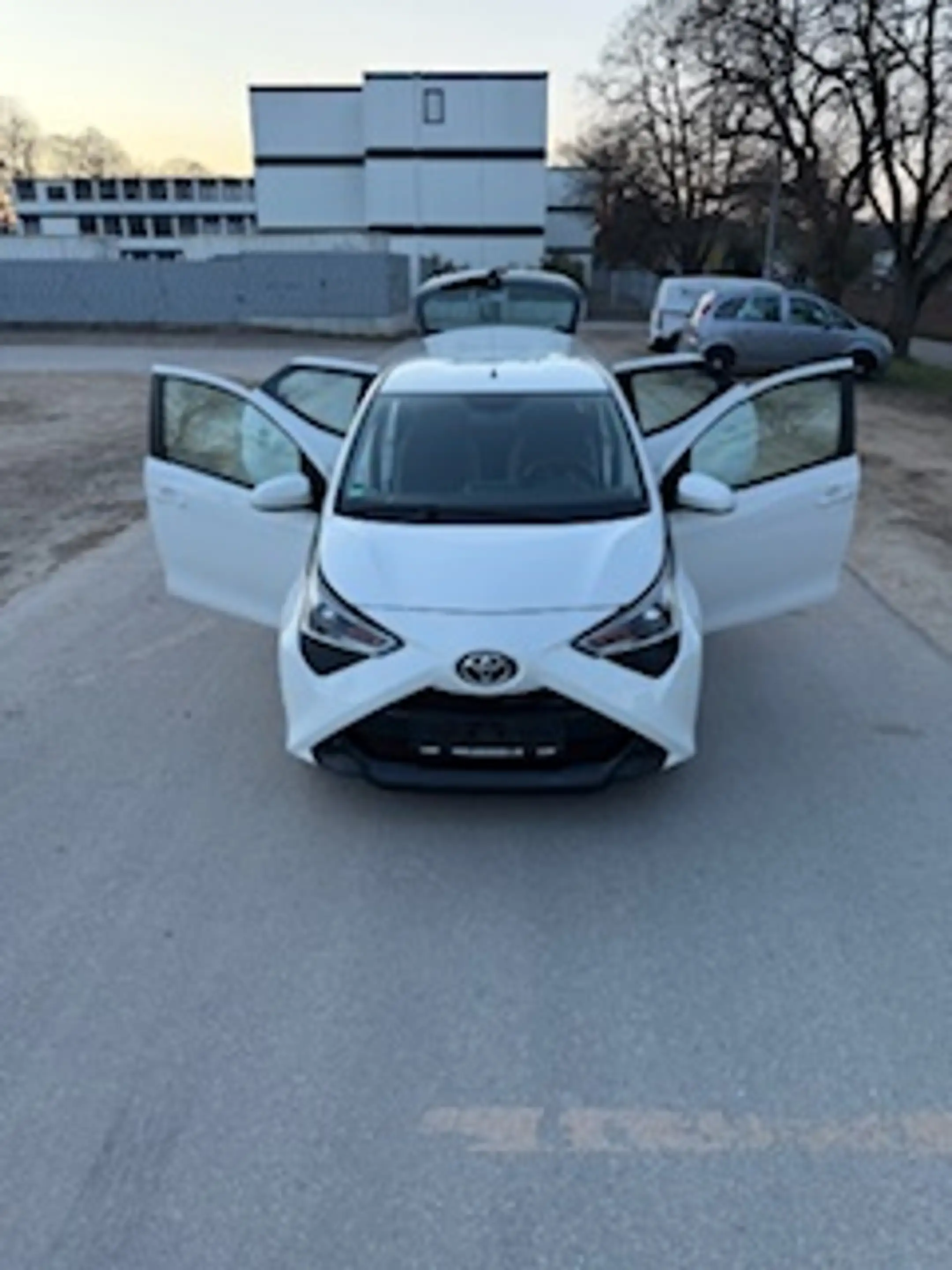 Toyota Aygo x-play Top Zustand Wenig gelaufen , — photo 2