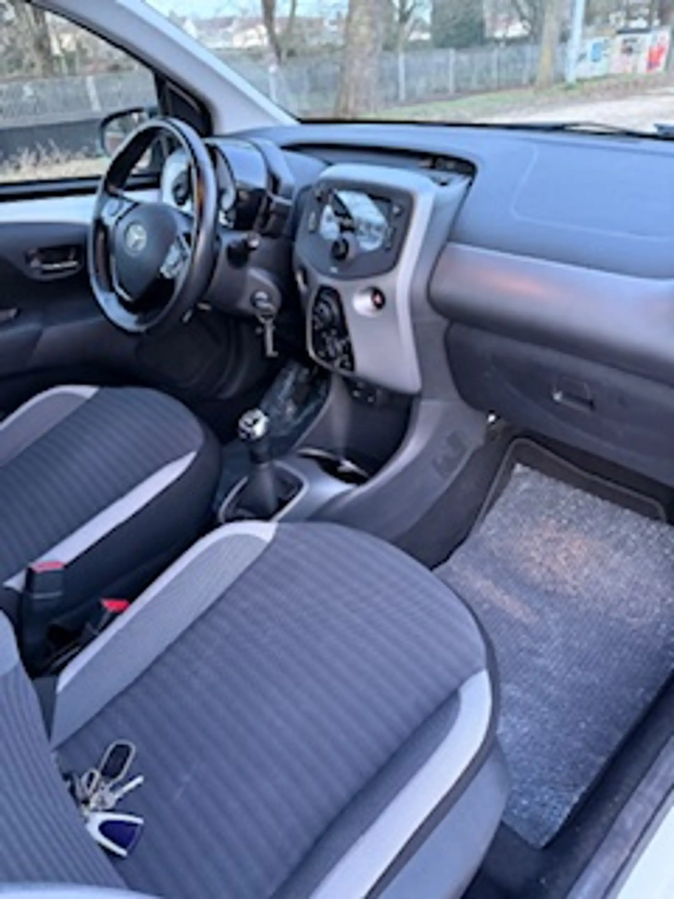 Toyota Aygo x-play Top Zustand Wenig gelaufen , — photo 10