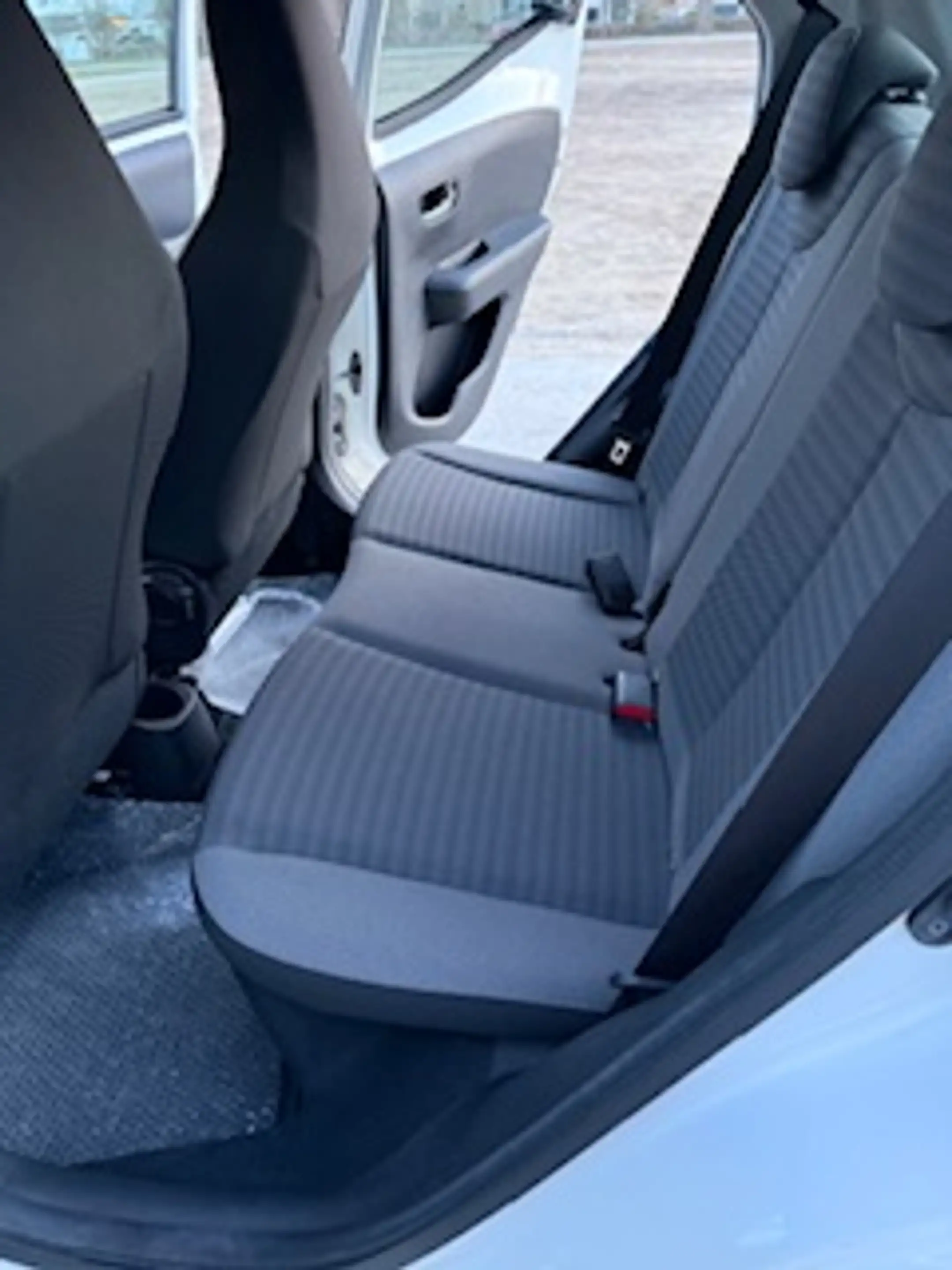 Toyota Aygo x-play Top Zustand Wenig gelaufen , — photo 11