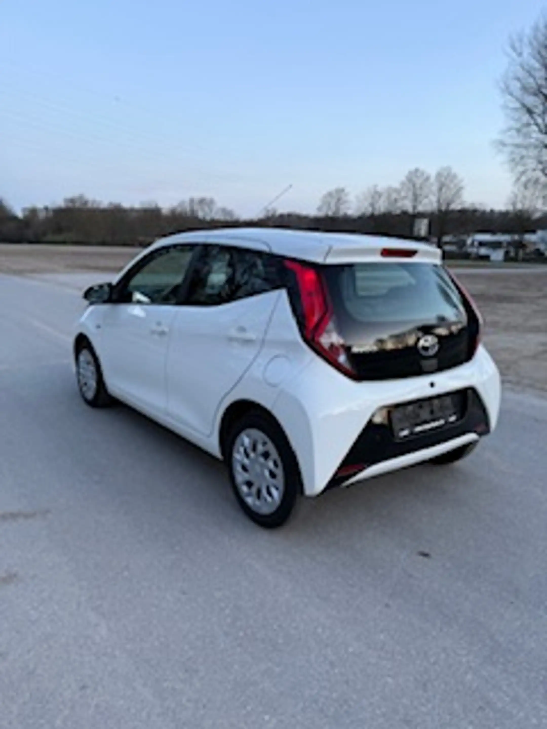 Toyota Aygo x-play Top Zustand Wenig gelaufen , — photo 5