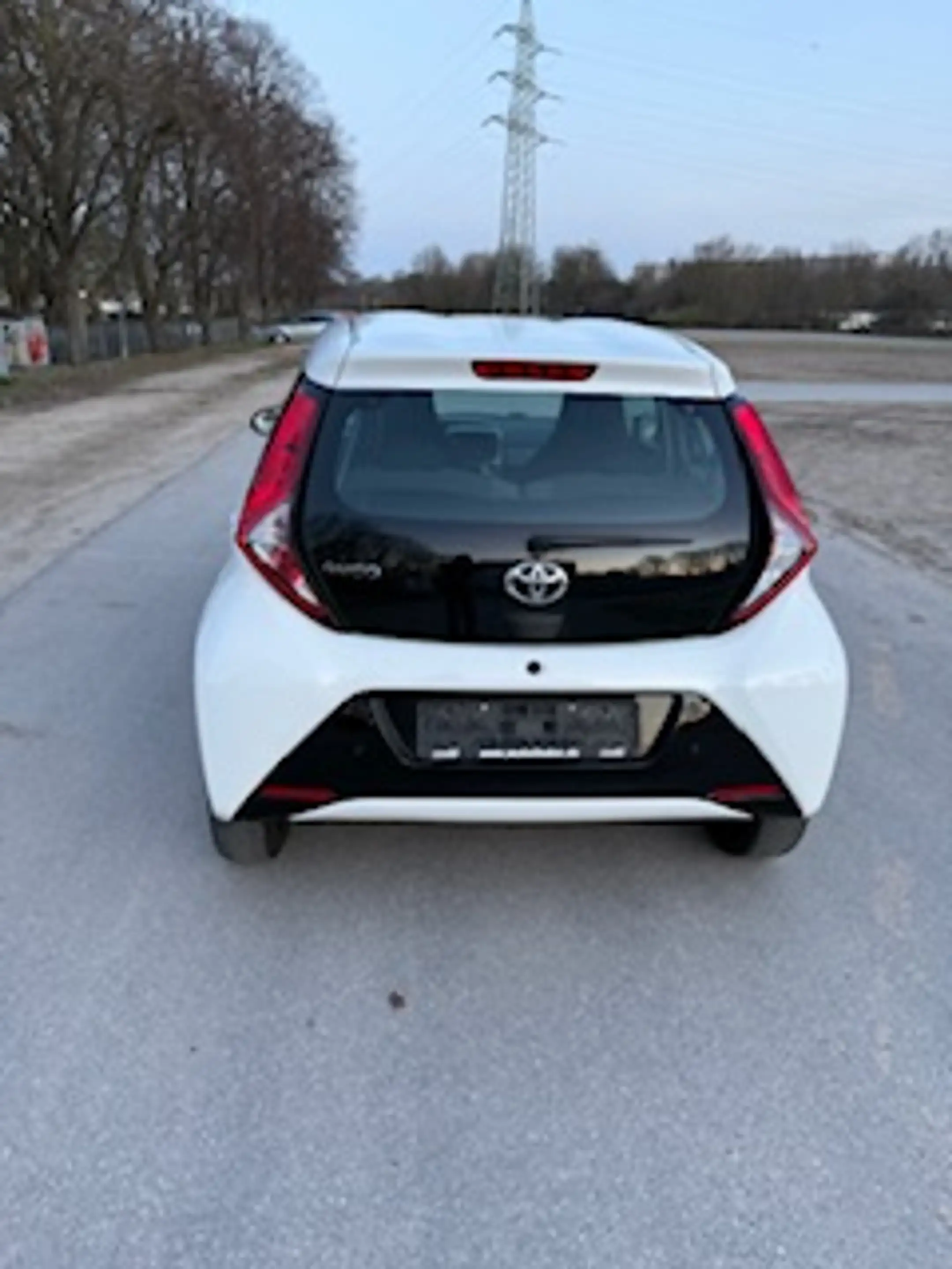 Toyota Aygo x-play Top Zustand Wenig gelaufen , — photo 6