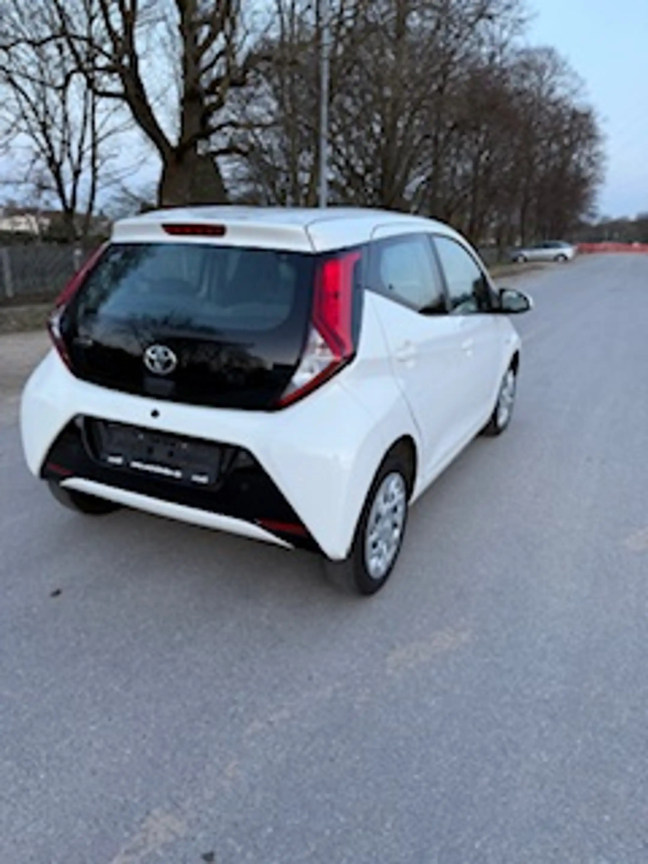 Toyota Aygo x-play Top Zustand Wenig gelaufen , — photo 7
