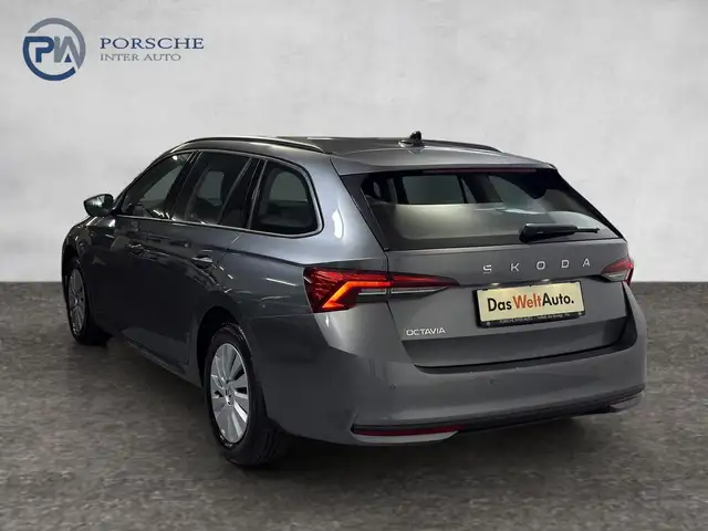 Skoda Octavia view 4