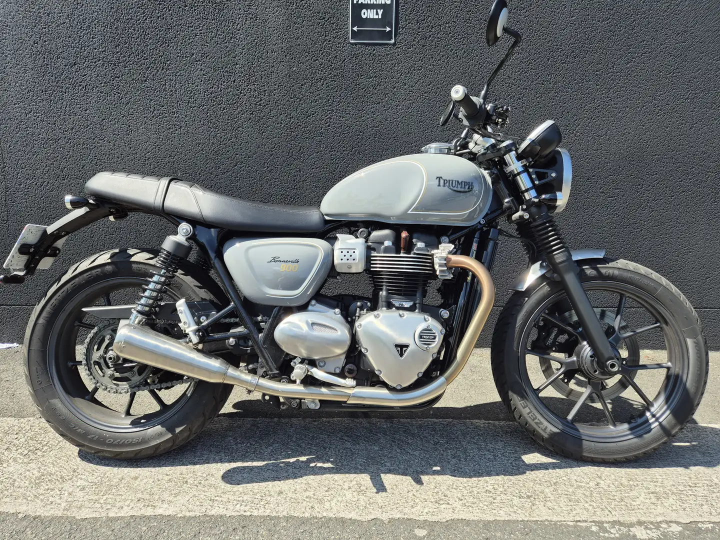 Triumph Street Twin - 1