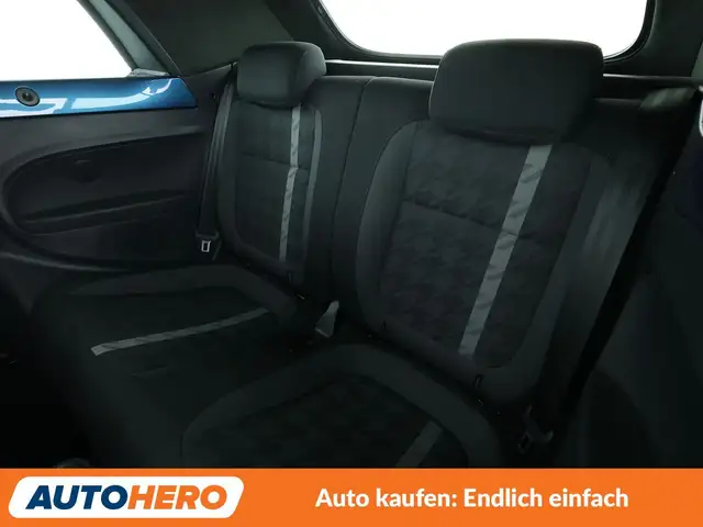 Volkswagen Beetle view 14