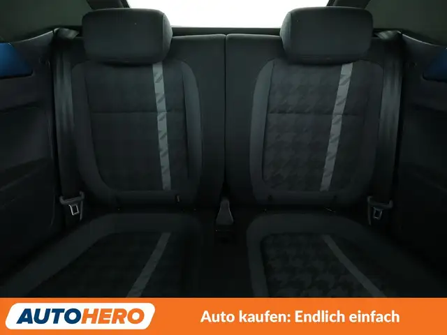 Volkswagen Beetle view 15